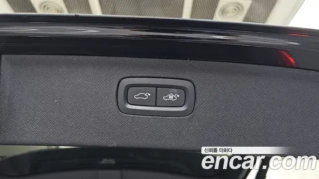 Volvo XC90 2021 — Photo 25/37