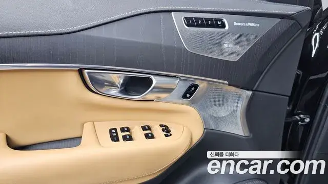 Volvo XC90 2021 — Photo 35/37