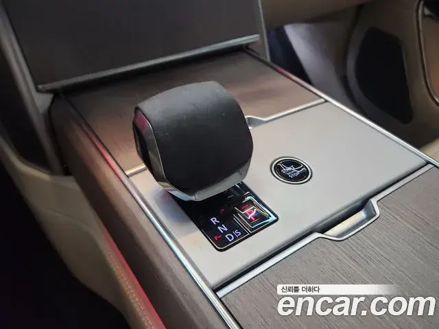 Land Rover Range Rover 2024 — Photo 14/18