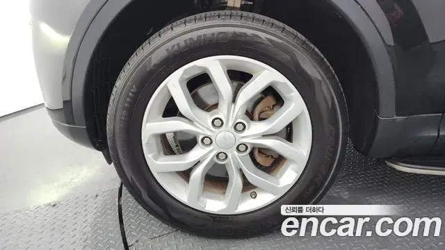 Land Rover Discovery 5 2018 — Photo 16/20