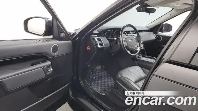 Land Rover Discovery 5 2018 — Photo 3/20