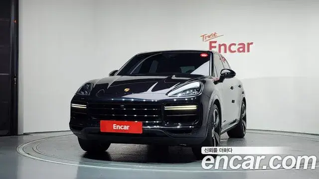 Porsche Cayenne 2020 — ფოტო 18/35