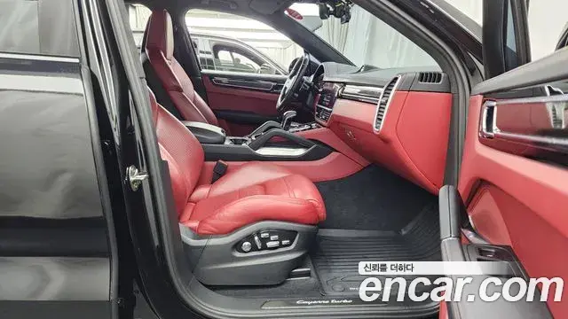 Porsche Cayenne 2020 — ფოტო 10/35