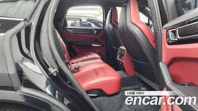 Porsche Cayenne 2020 — ფოტო 33/35