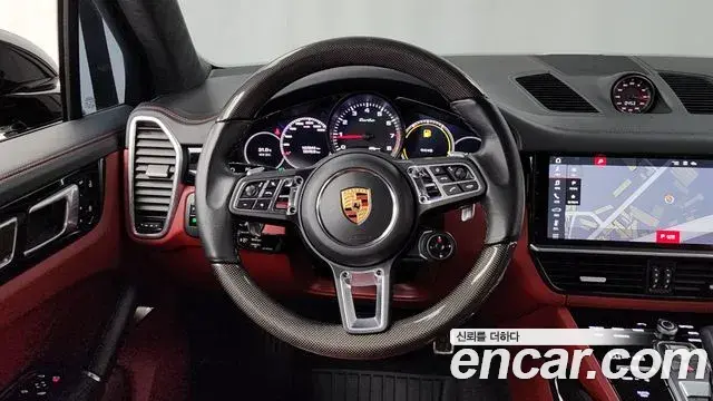 Porsche Cayenne 2020 — ფოტო 7/35
