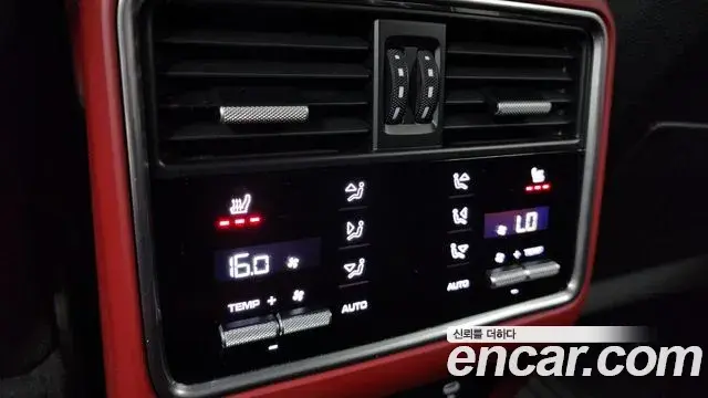 Porsche Cayenne 2020 — ფოტო 3/35
