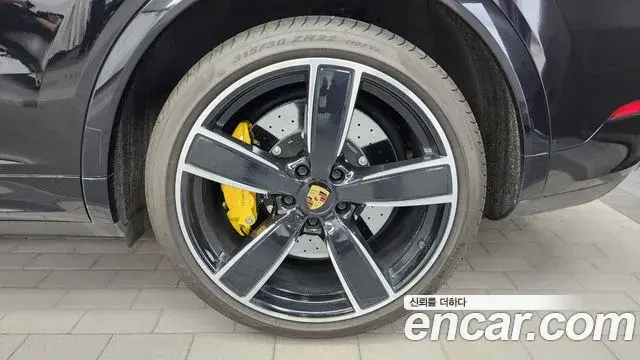 Porsche Cayenne 2020 — ფოტო 12/35