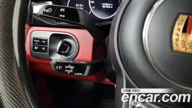 Porsche Cayenne 2020 — ფოტო 11/35