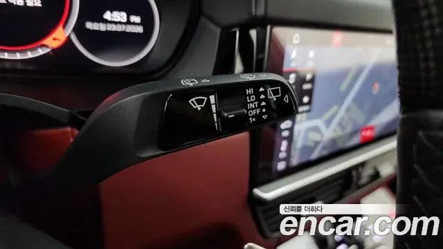 Porsche Cayenne 2020 — ფოტო 29/35
