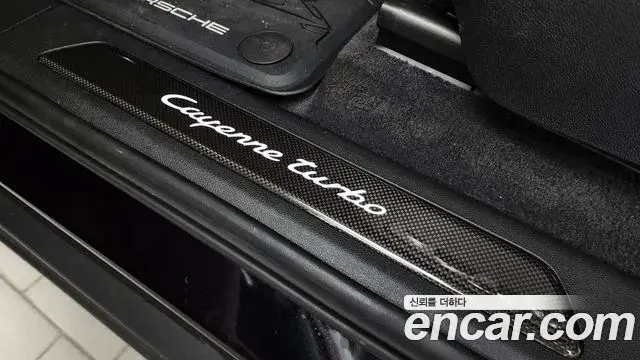 Porsche Cayenne 2020 — ფოტო 14/35