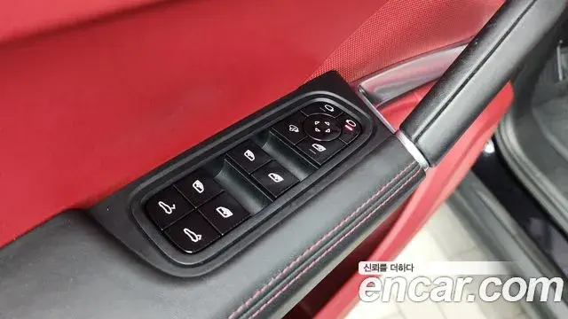 Porsche Cayenne 2020 — ფოტო 16/35