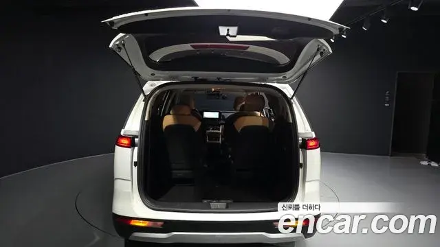 Kia Carnival 2023 — Фото 20/20