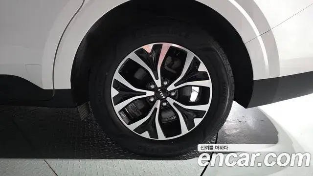 Kia Carnival 2023 — ფოტო 10/39