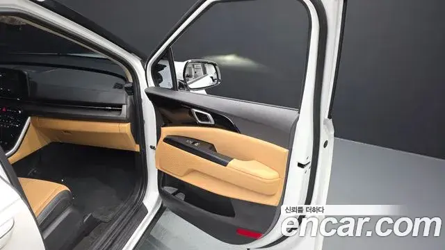 Kia Carnival 2023 — ფოტო 28/39