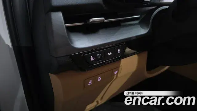 Kia Carnival 2023 — ფოტო 14/39