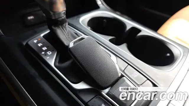 Kia Carnival 2023 — ფოტო 8/39