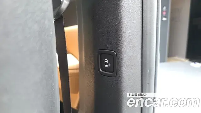 Kia Carnival 2023 — ფოტო 21/39
