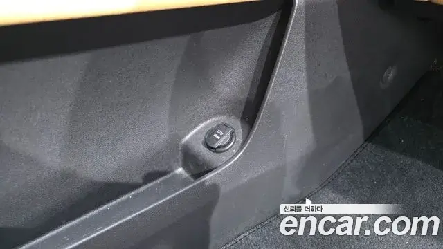Kia Carnival 2023 — ფოტო 32/39