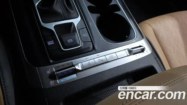 Kia Carnival 2023 — ფოტო 19/39