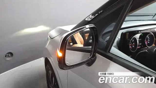 Kia Carnival 2023 — ფოტო 37/39