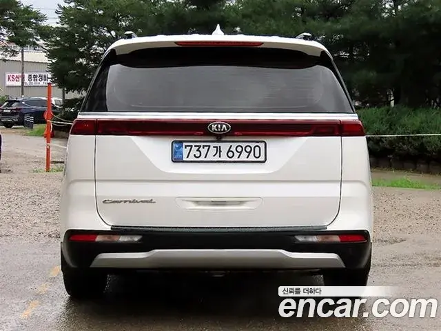 Kia Carnival 2021 — Фото 3/20