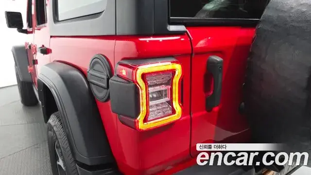 Jeep Wrangler 2022 — Photo 17/31