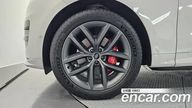 Land Rover Range Rover Sport 2025 — Şəkil 31/32