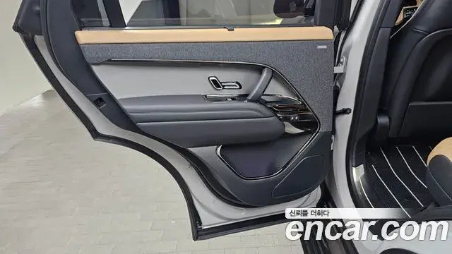 Land Rover Range Rover Sport 2025 — Şəkil 28/32