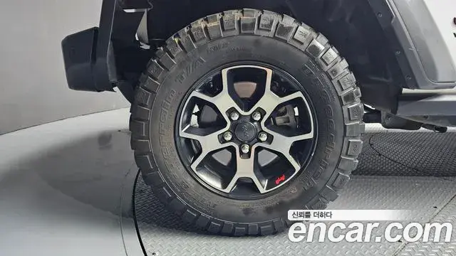 Jeep Wrangler 2019 — ფოტო 27/32