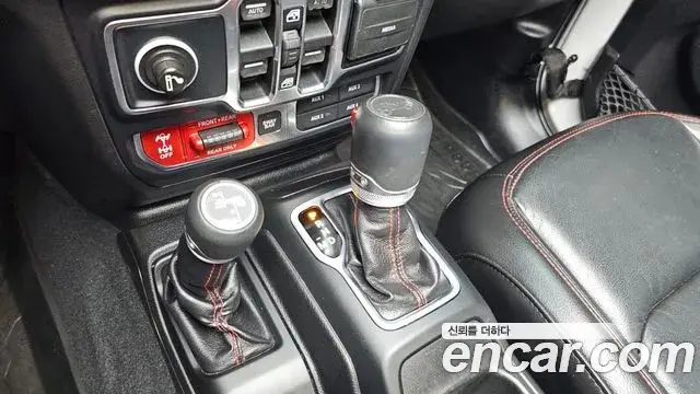Jeep Wrangler 2019 — ფოტო 11/32
