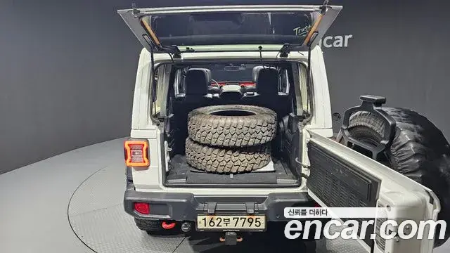 Jeep Wrangler 2019 — ფოტო 31/32