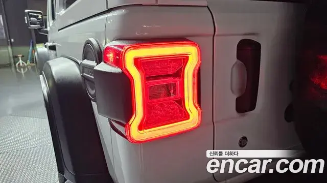 Jeep Wrangler 2019 — ფოტო 10/32