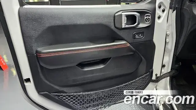Jeep Wrangler 2019 — ფოტო 1/32
