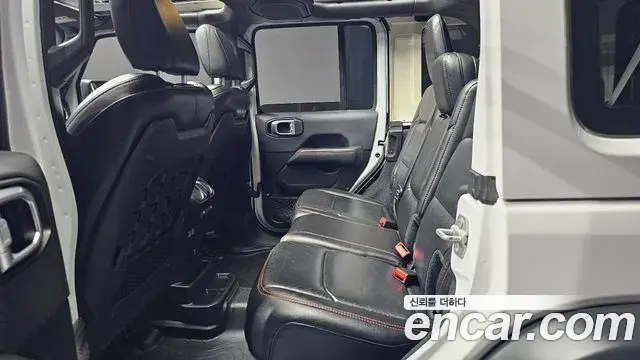 Jeep Wrangler 2019 — ფოტო 17/32