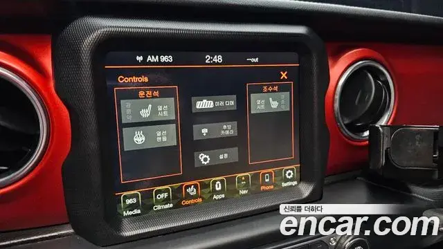 Jeep Wrangler 2019 — ფოტო 4/32