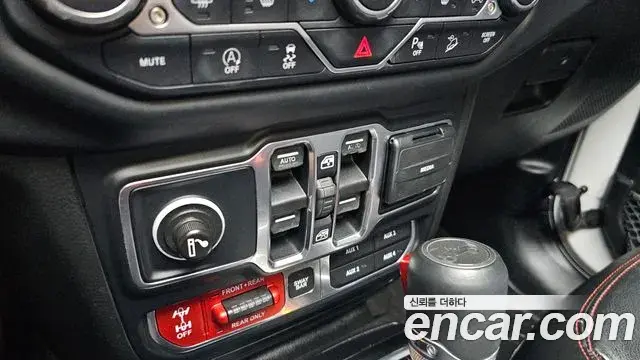 Jeep Wrangler 2019 — ფოტო 7/32