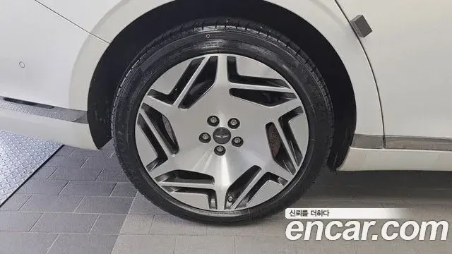 Genesis G90 2022 — Şəkil 35/41