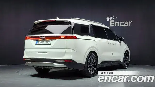 Kia Carnival 2021 — Фото 2/20
