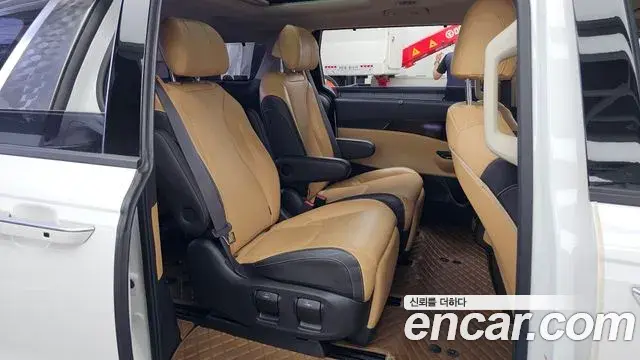 Kia Carnival 2021 — Фото 12/20