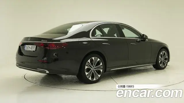Mercedes-Benz E-Class 2025 — Фото 1/18