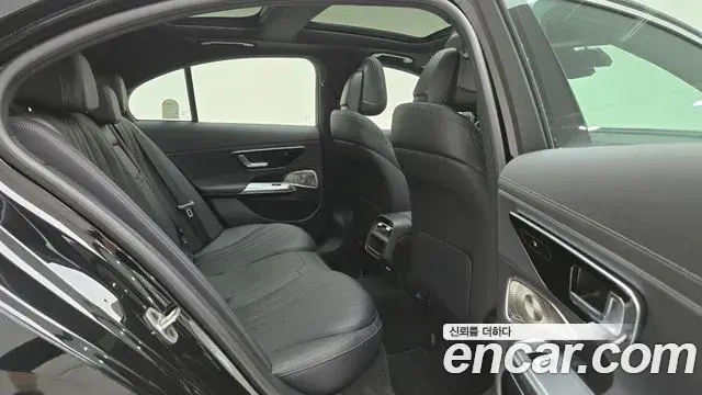 Mercedes-Benz E-Class 2025 — Фото 8/18