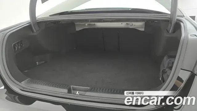 Mercedes-Benz E-Class 2025 — Фото 10/18