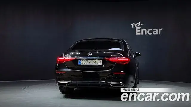 Mercedes-Benz S-Class 2023 — Photo 13/34