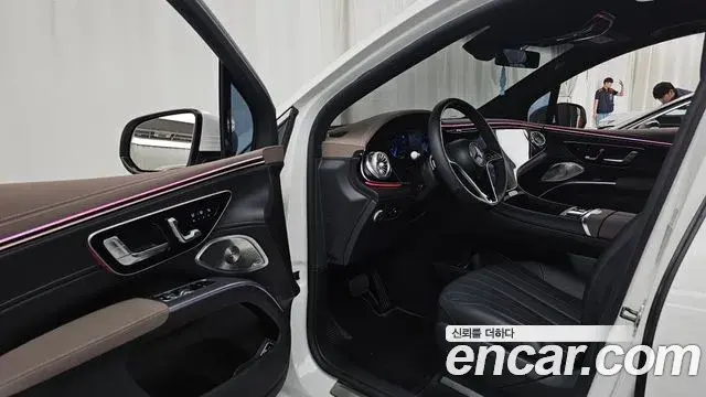 Mercedes-Benz EQS SUV 2024 — ფოტო 28/39