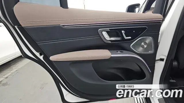 Mercedes-Benz EQS SUV 2024 — ფოტო 21/39