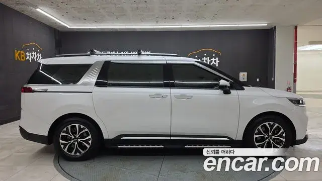 Kia Carnival 2021 — Фото 1/15
