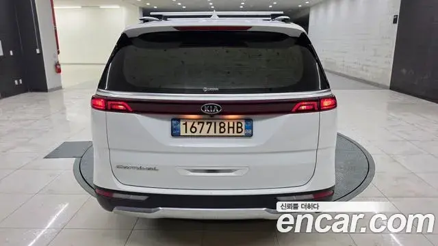 Kia Carnival 2021 — Фото 13/15