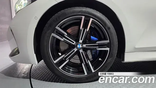 BMW 3 Series 2023 — Photo 19/31