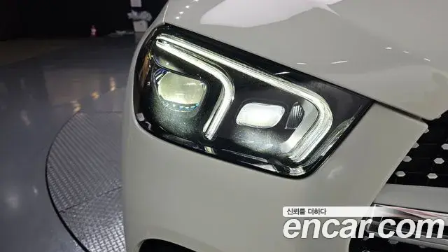 Mercedes-Benz GLE-Class 2021 — ფოტო 8/31