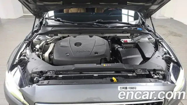Volvo V60 Cross Country 2019 — Şəkil 17/20